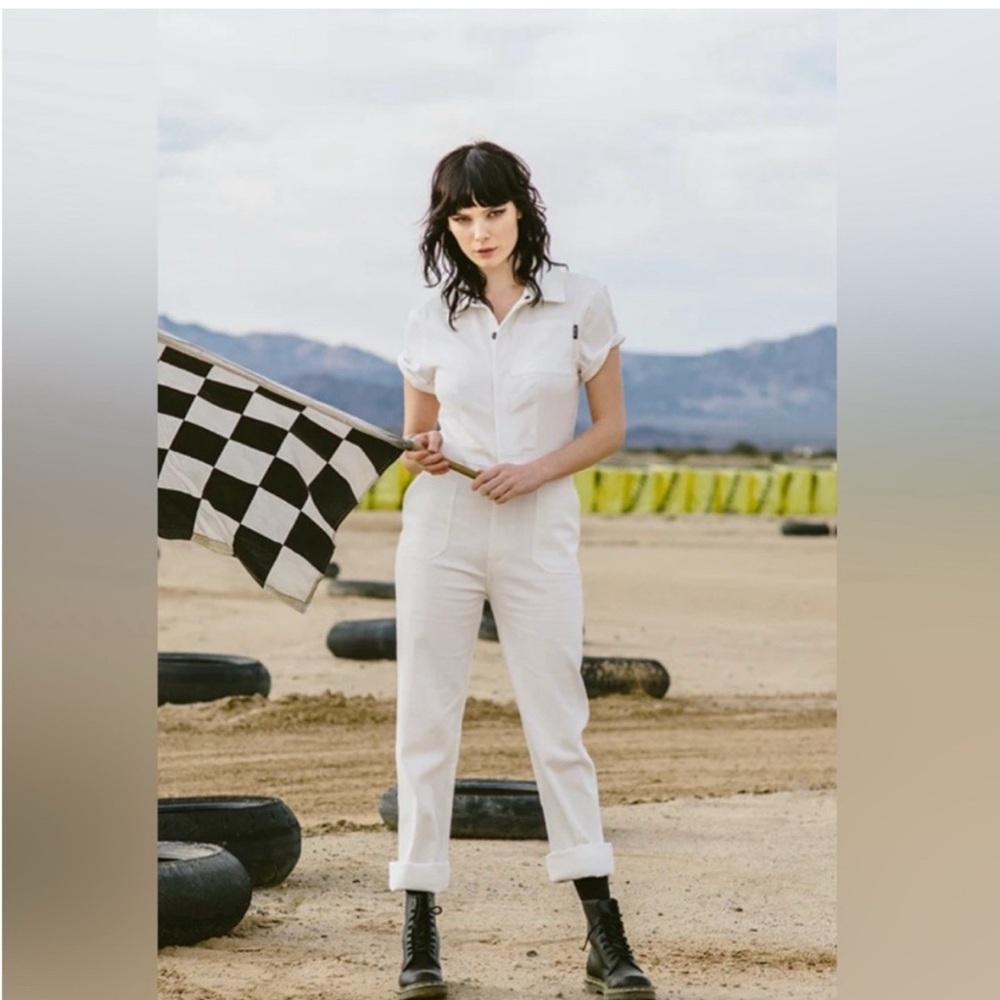 NWOT WHITE JUMPSUIT SIZE L

ATWYLD - Pit Crew Jumpsuit

Never worn! - Picture 3 of 3